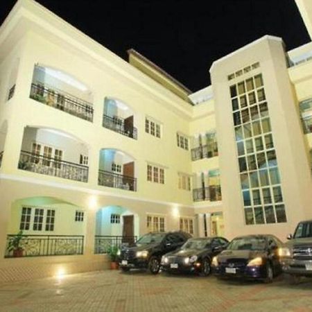Room In Lodge - Apartment Royale Hotel-3 Bd Apartment إيكجا المظهر الخارجي الصورة