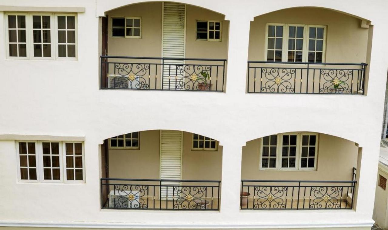 Room In Lodge - Apartment Royale Hotel-3 Bd Apartment إيكجا المظهر الخارجي الصورة