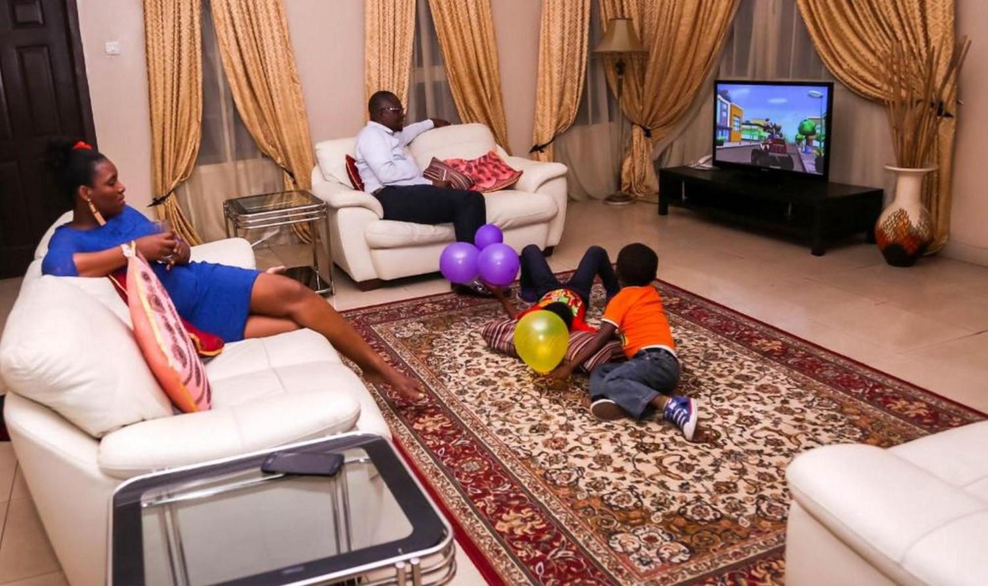 Room In Lodge - Apartment Royale Hotel-3 Bd Apartment إيكجا المظهر الخارجي الصورة