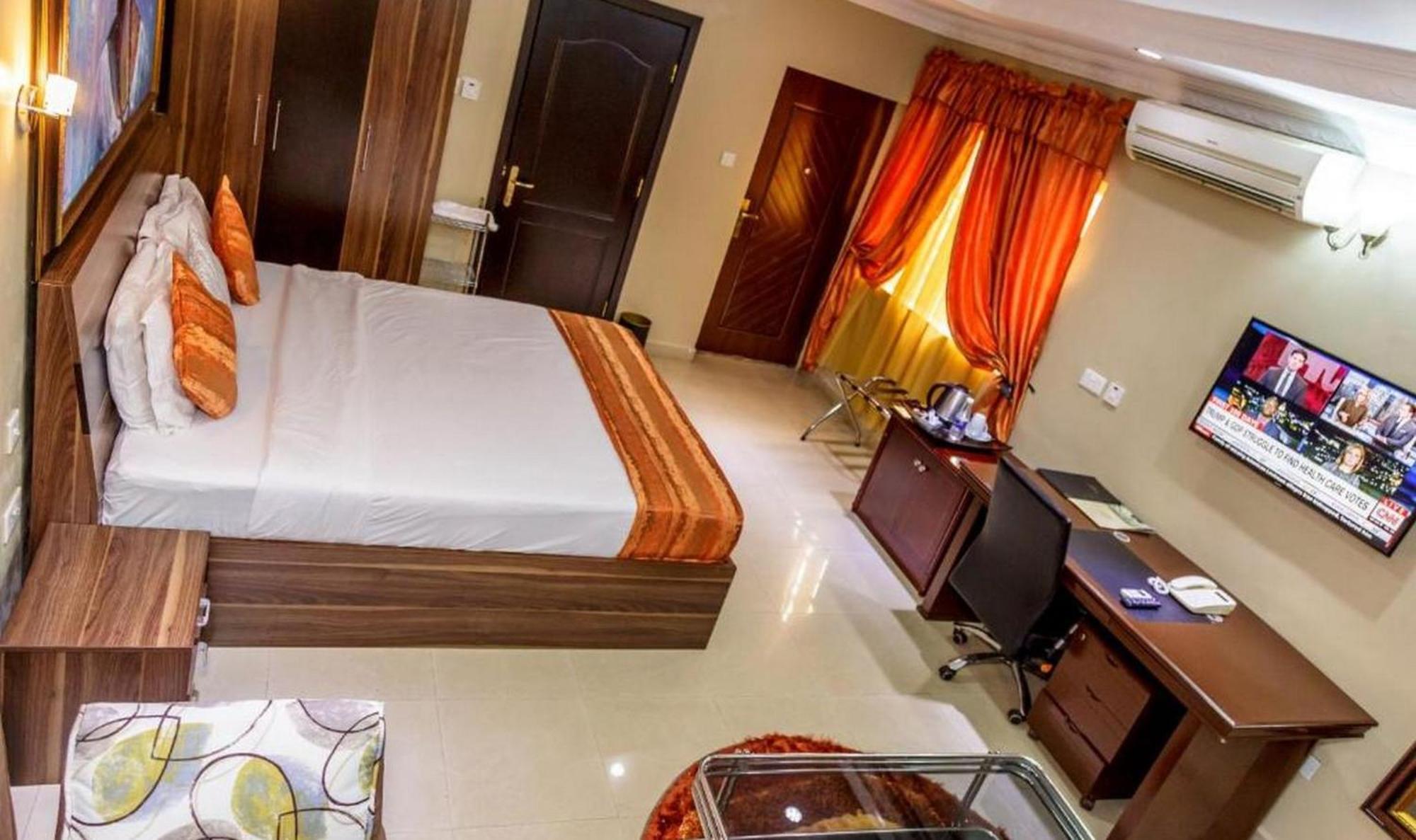 Room In Lodge - Apartment Royale Hotel-3 Bd Apartment إيكجا المظهر الخارجي الصورة