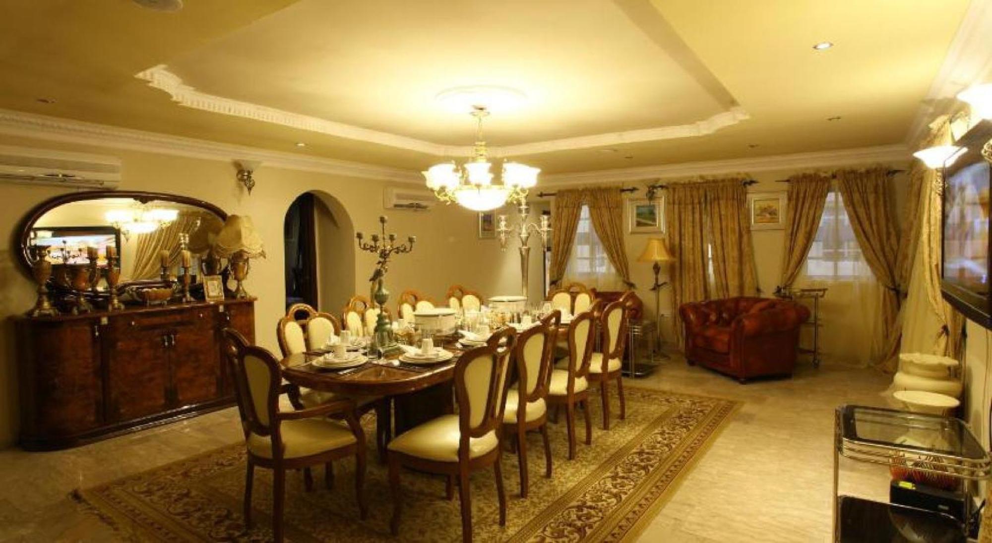 Room In Lodge - Apartment Royale Hotel-3 Bd Apartment إيكجا المظهر الخارجي الصورة
