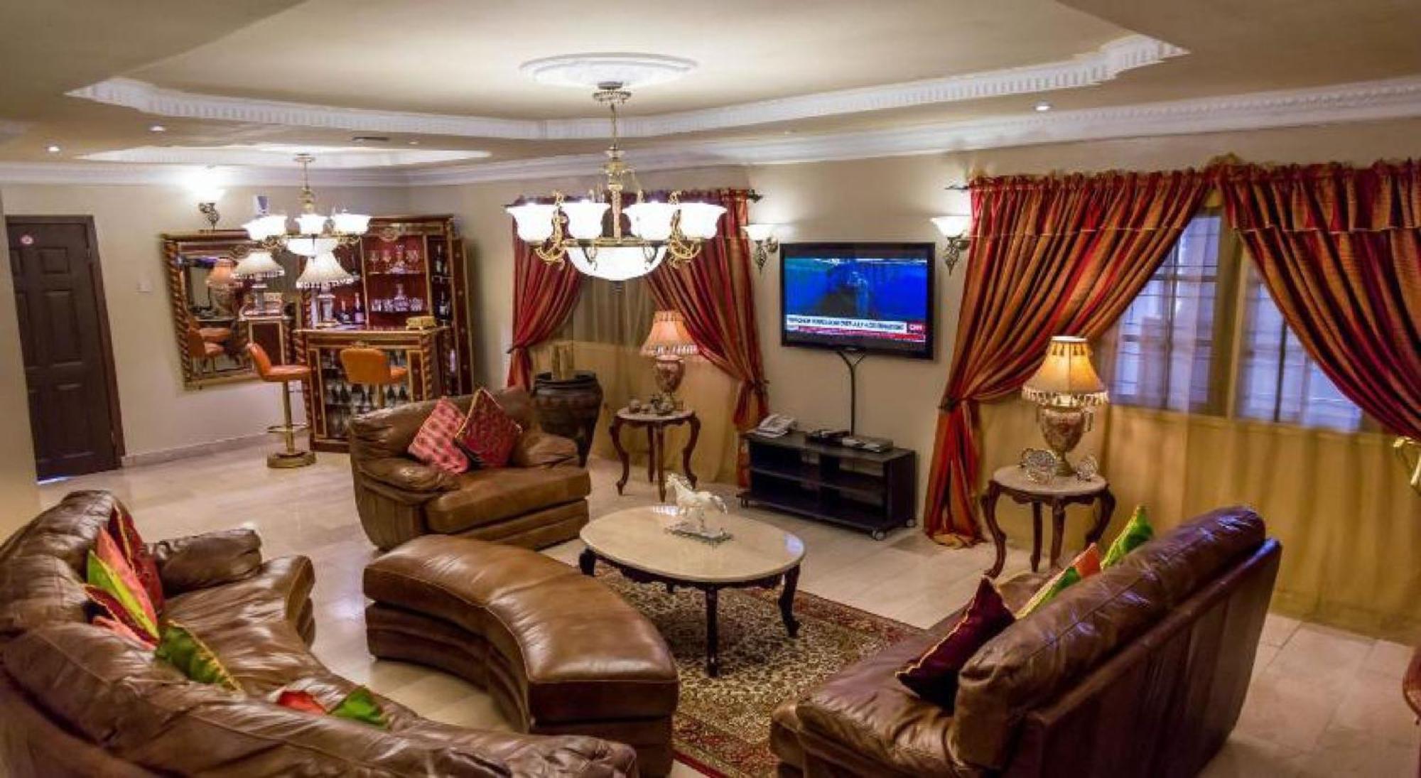 Room In Lodge - Apartment Royale Hotel-3 Bd Apartment إيكجا المظهر الخارجي الصورة