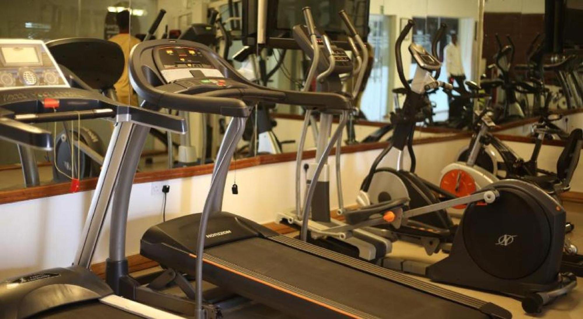 Room In Lodge - Apartment Royale Hotel-3 Bd Apartment إيكجا المظهر الخارجي الصورة