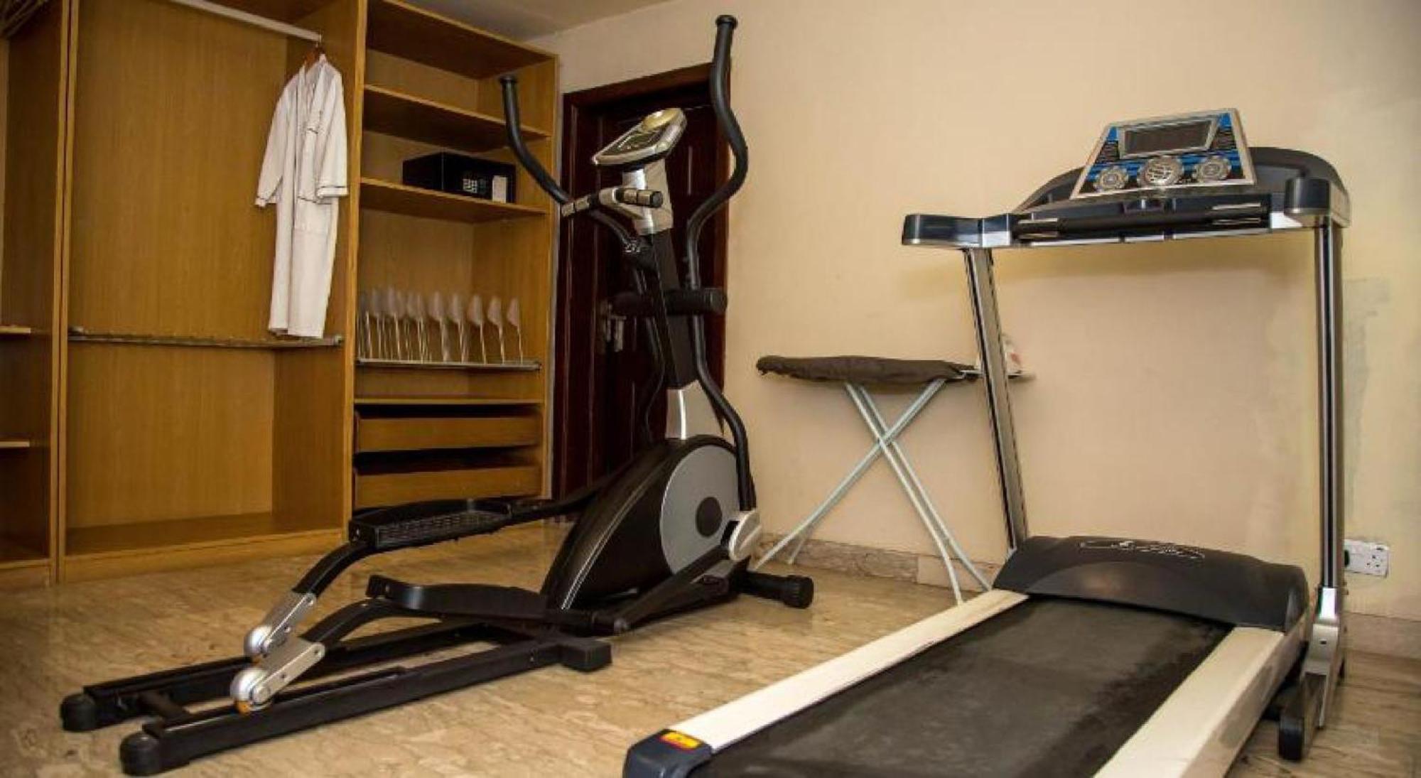 Room In Lodge - Apartment Royale Hotel-3 Bd Apartment إيكجا المظهر الخارجي الصورة