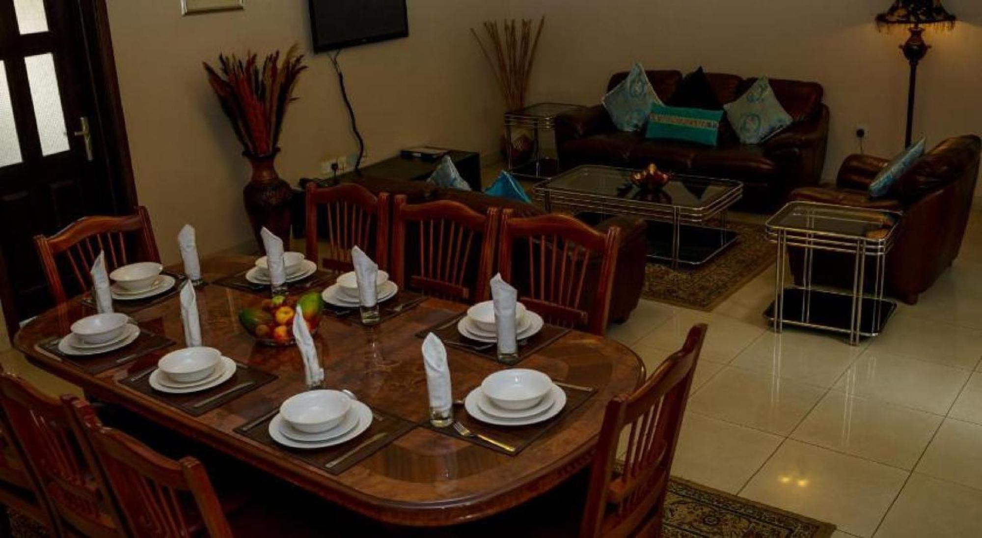 Room In Lodge - Apartment Royale Hotel-3 Bd Apartment إيكجا المظهر الخارجي الصورة