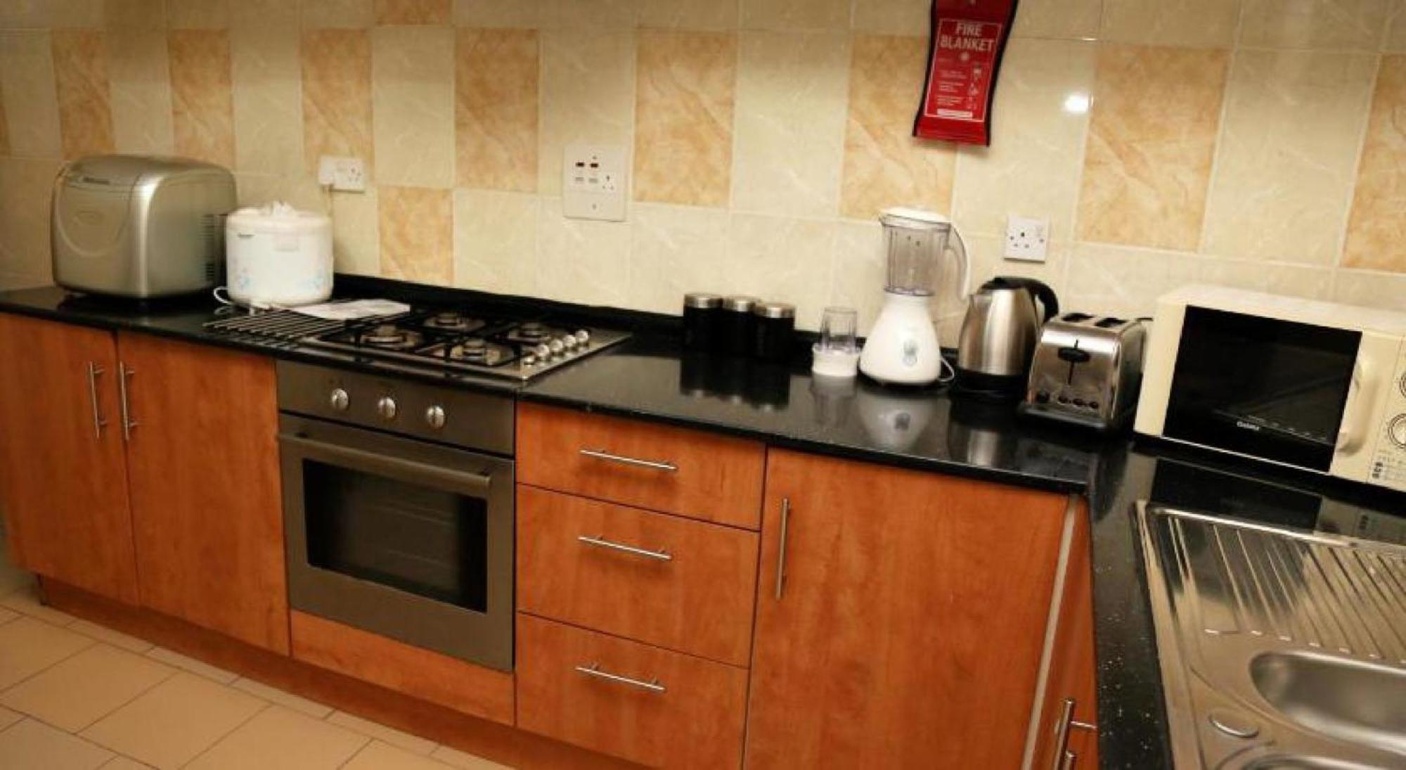 Room In Lodge - Apartment Royale Hotel-3 Bd Apartment إيكجا المظهر الخارجي الصورة