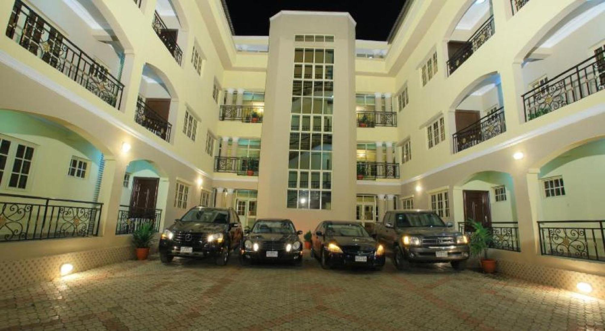 Room In Lodge - Apartment Royale Hotel-3 Bd Apartment إيكجا المظهر الخارجي الصورة